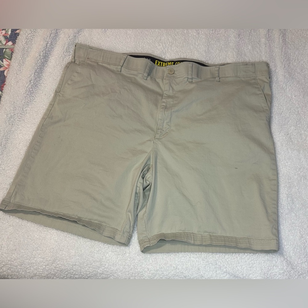 Men's Lee extreme comfort khaki shorts 54 inch waist 20 inch length